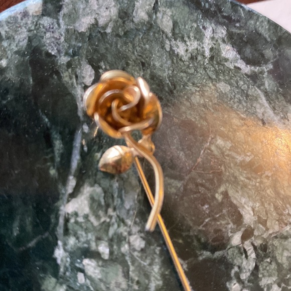 Beautiful vintage rose hat pin stick pin - Picture 4 of 5